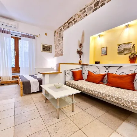 Apartament Jackie'S Little Stone House Split Zewnętrze zdjęcie