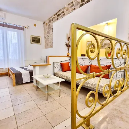 Apartament Jackie'S Little Stone House Split Zewnętrze zdjęcie
